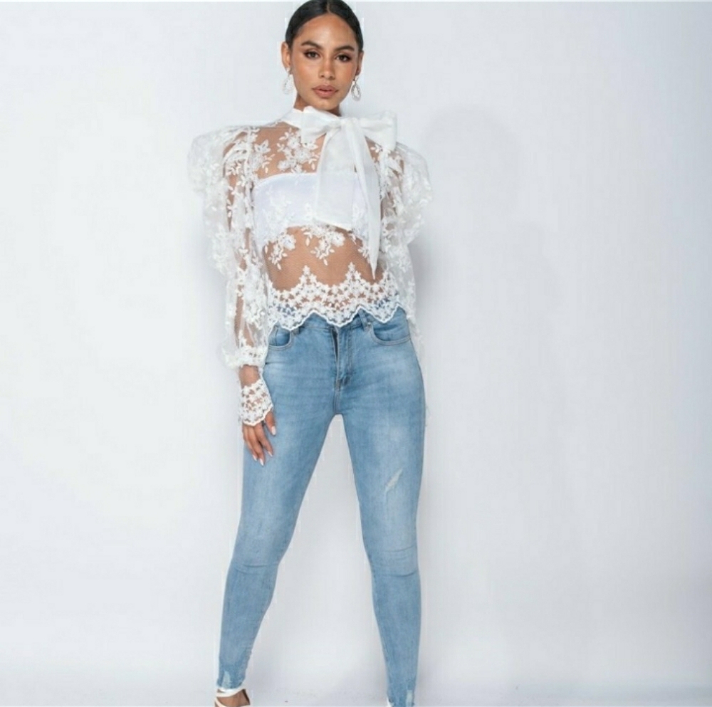🎉HP🎉Lace Dainty😻Pussy Bow Blouse - Picture 4 of 7